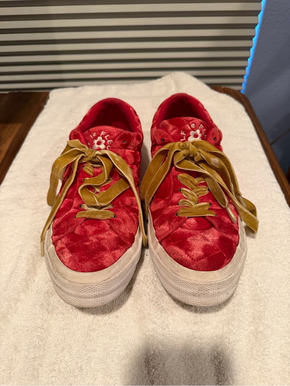 Converse Golf le fleur Red Velvet Low-Top Sneakers with Gold Velvet Laces - Picture 3 of 9